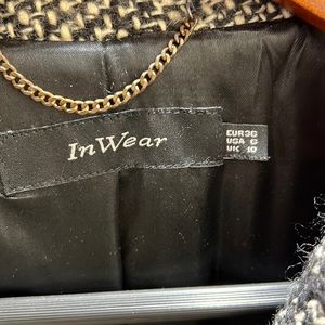 In Wear Women’s Size 6, Wool Coat.